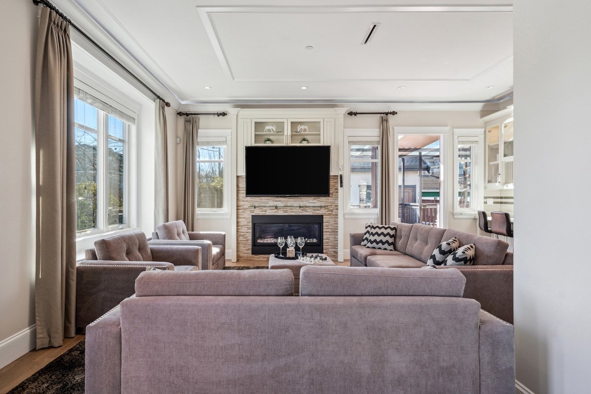 Modern 4B/5B Vancouver Home w/AC + Rooftop Patio gallery image 4