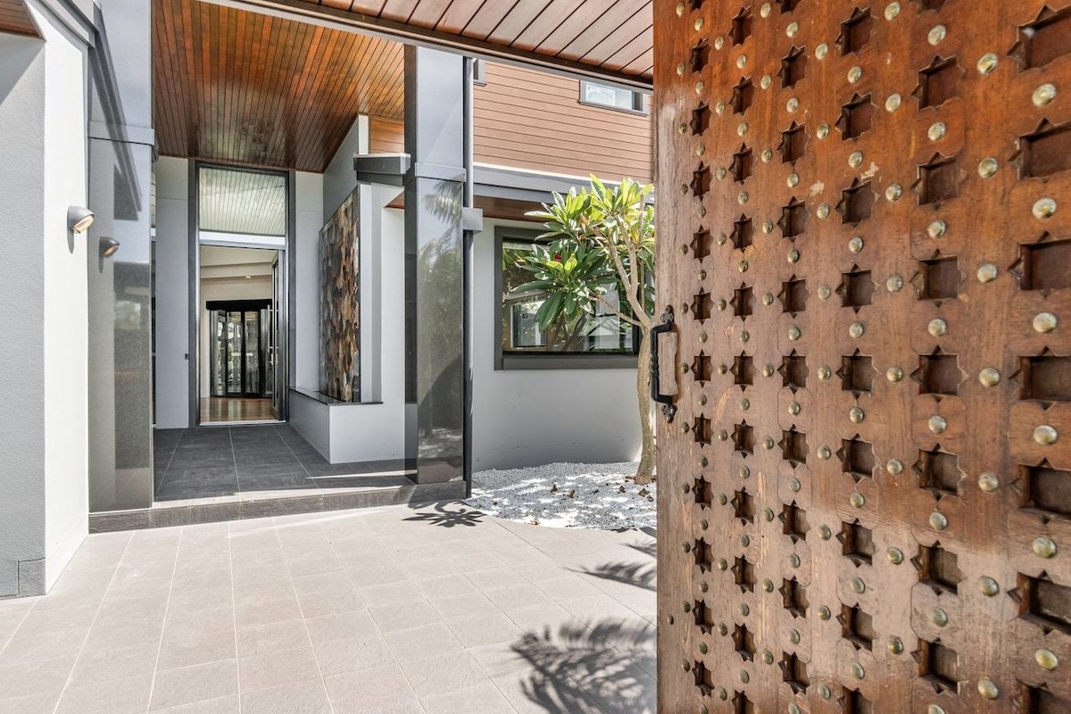 Jasmine cove | Exclusive Waterfront Estate gallery image 3