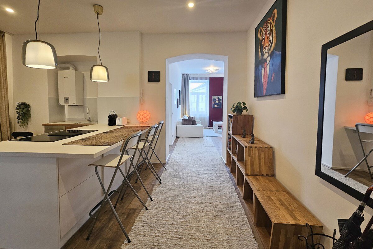 Red-Orange Palm – 200m2, central with style gallery image 4