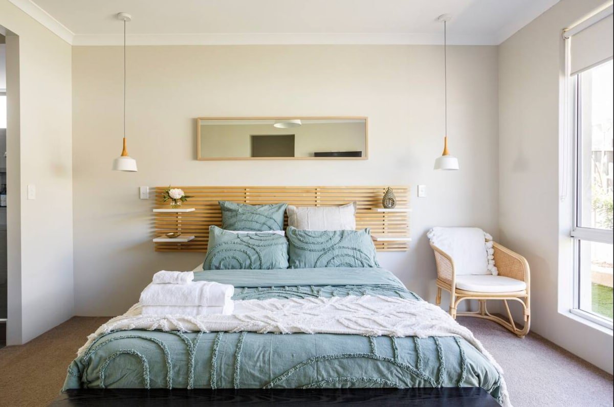 Amazing Group Stay! 2 Kitchens, 6 b/r,4 bathrooms! gallery image 4