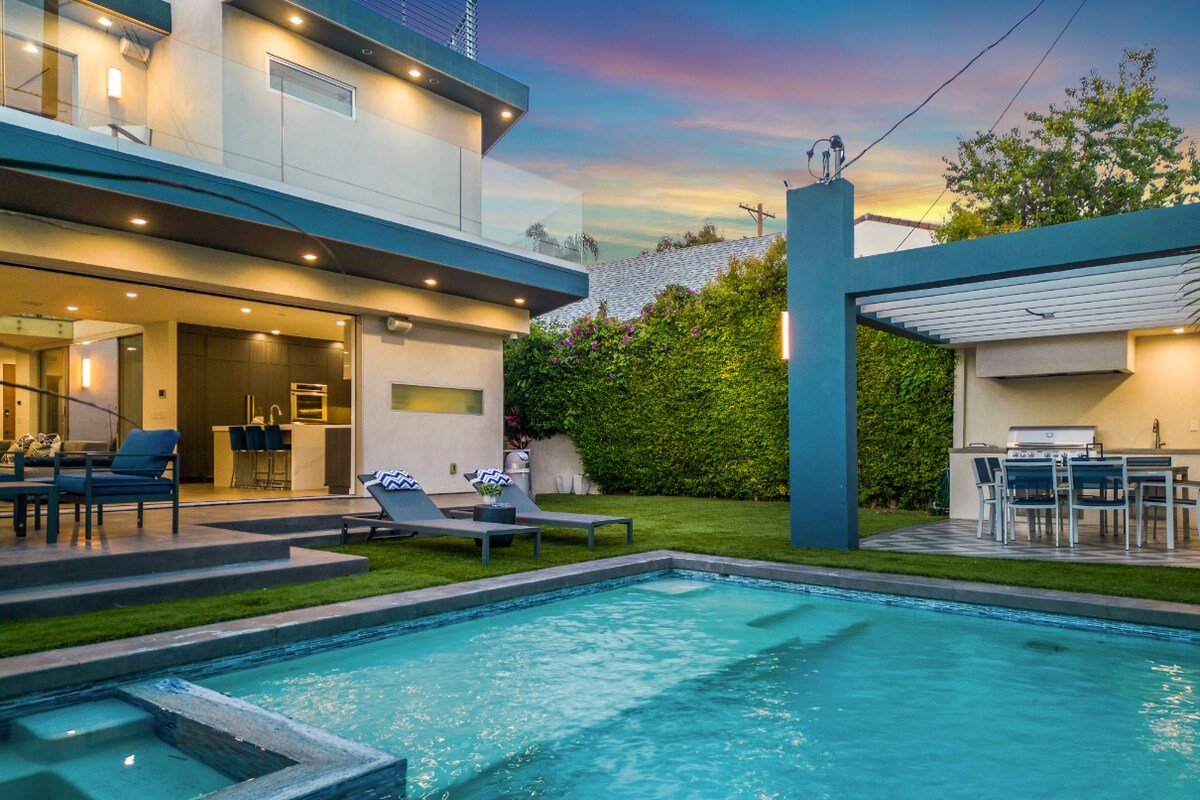 Timeless Escape in West Hollywood with Pool gallery image 2