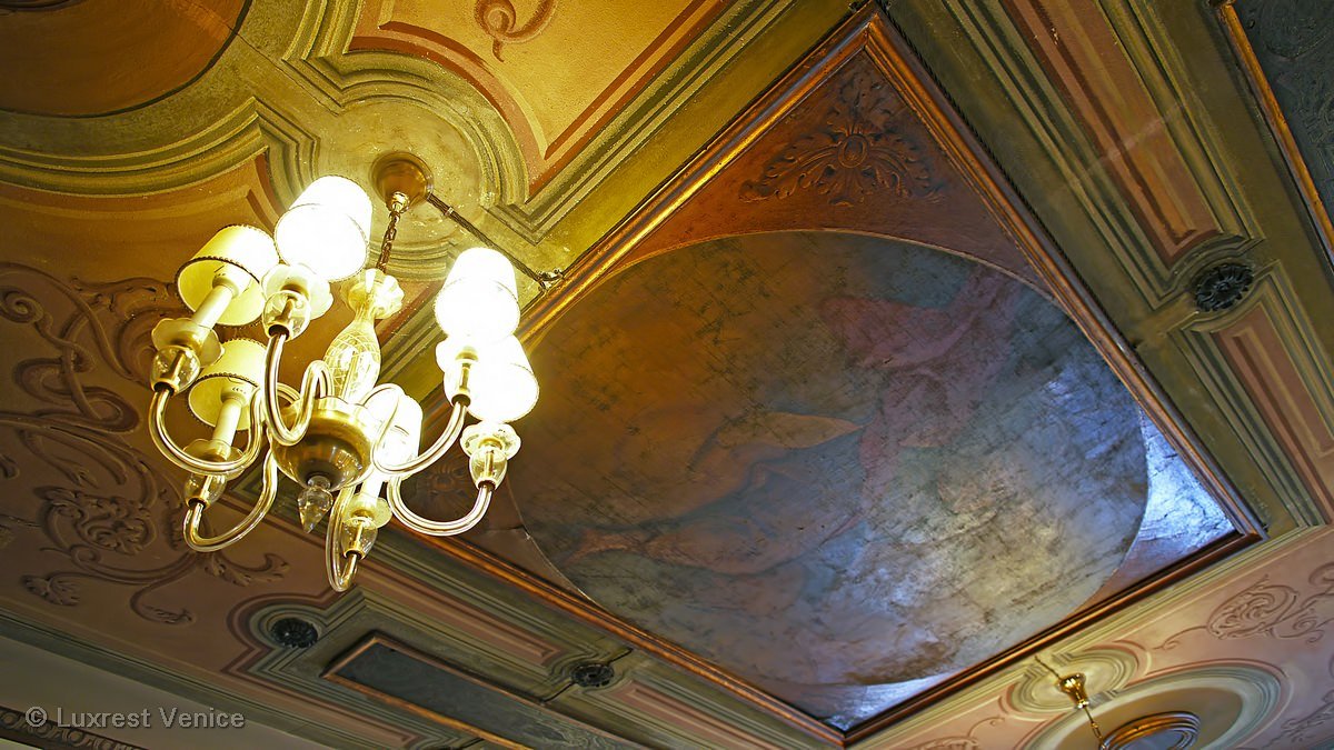 Ca’ affresco stunning family flat by Saint Mark’s gallery image 4