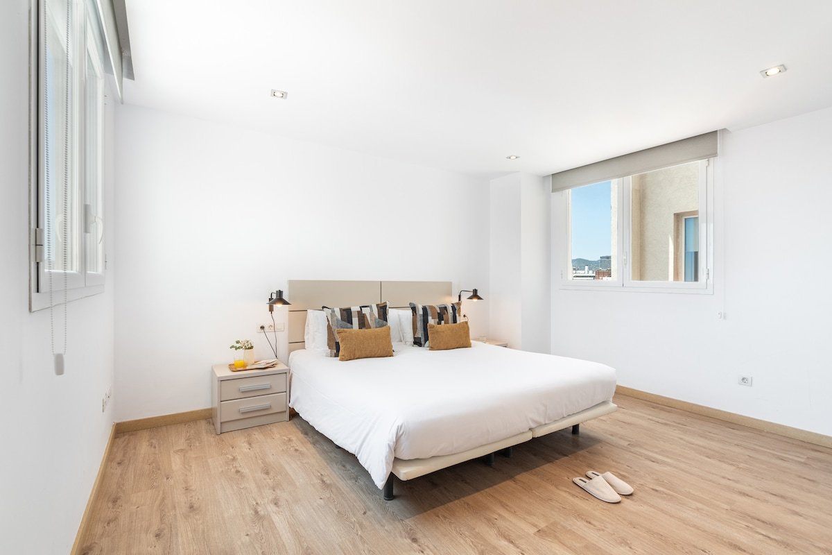 Modern penthouse with terrace near to l’Eixample gallery image 2