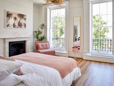 Stylish townhouse with garden in central London