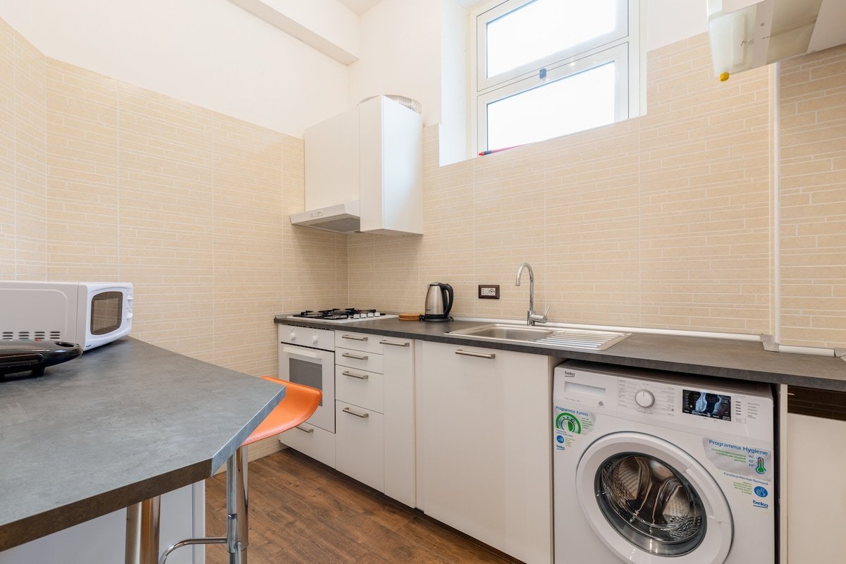 Style Apartment Julia 50 mt from Colosseum gallery image 5