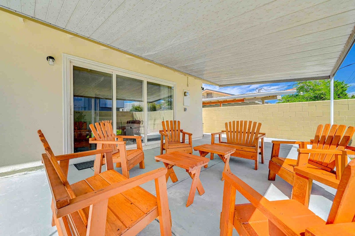 Vegas Baby-5 minutes to strip! gallery image 5