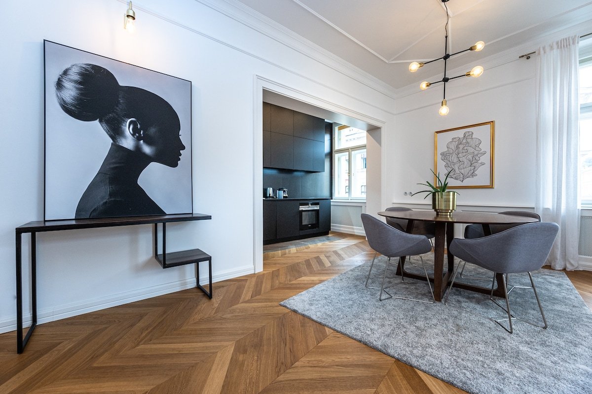 Luxury apartment with Prague castle view gallery image 2