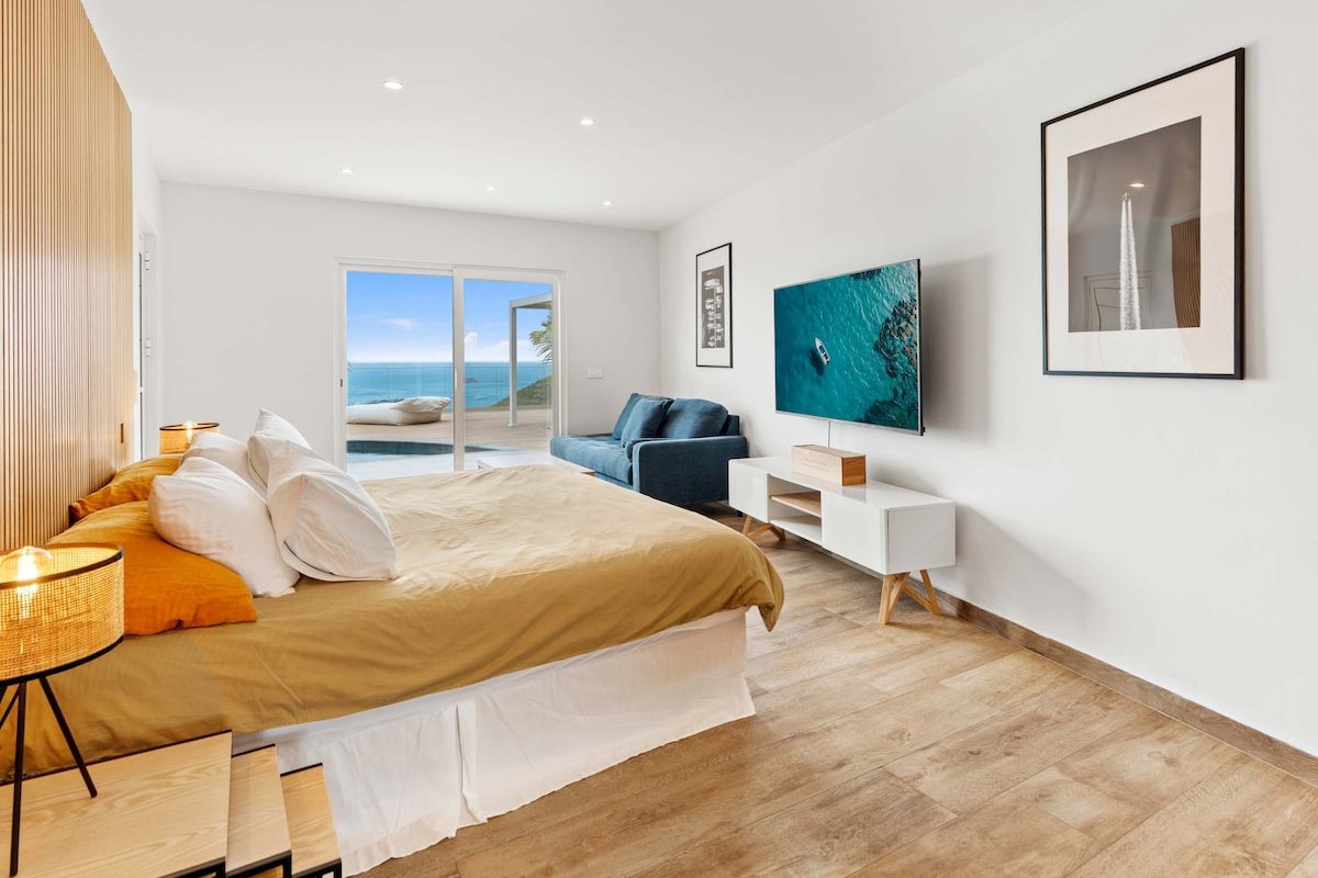 Almaro gallery image 2