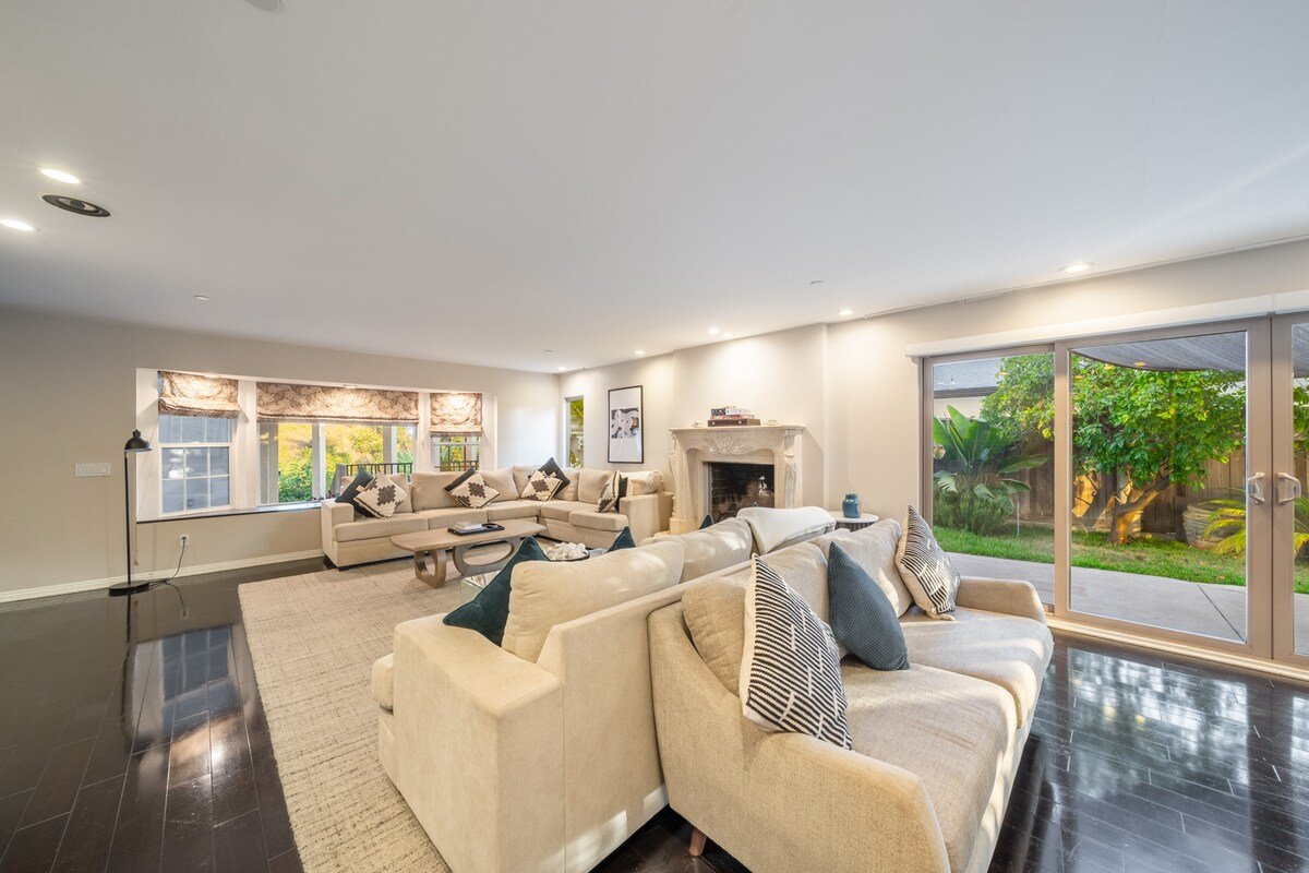 2 Homes Sleeps 30 Gated 2 Pools Views 11 Bedrooms gallery image 5