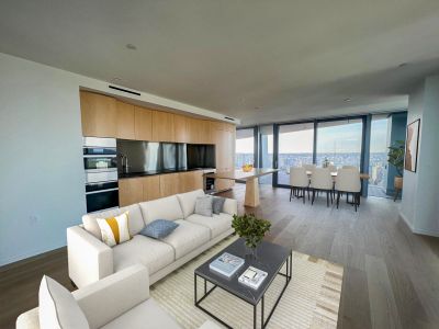 Luxurious Coal Harbour Condo