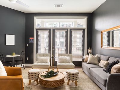 💋Easy walk to Broadway-NASHVEGAS Upscale APT+pool