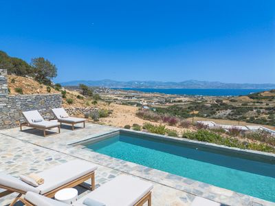 Villa Lefkos Lofos in Paros