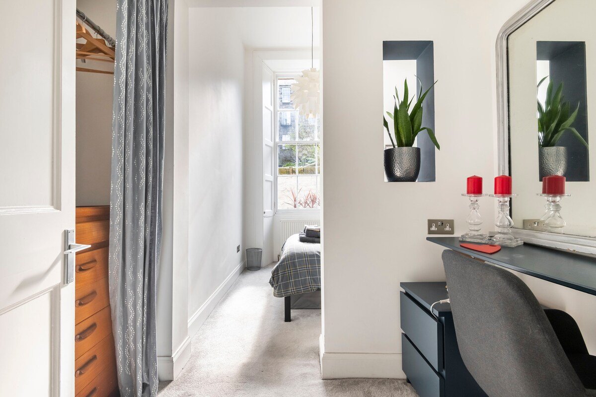 Relax at an Airy, Art-filled Old Town Home gallery image 5