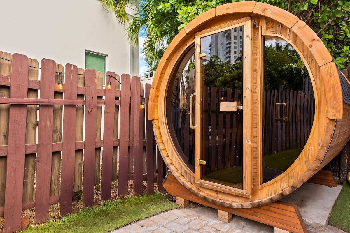 6 BR Villa Steps to Ocean, Pool, Sauna & Jacuzzi gallery image 3