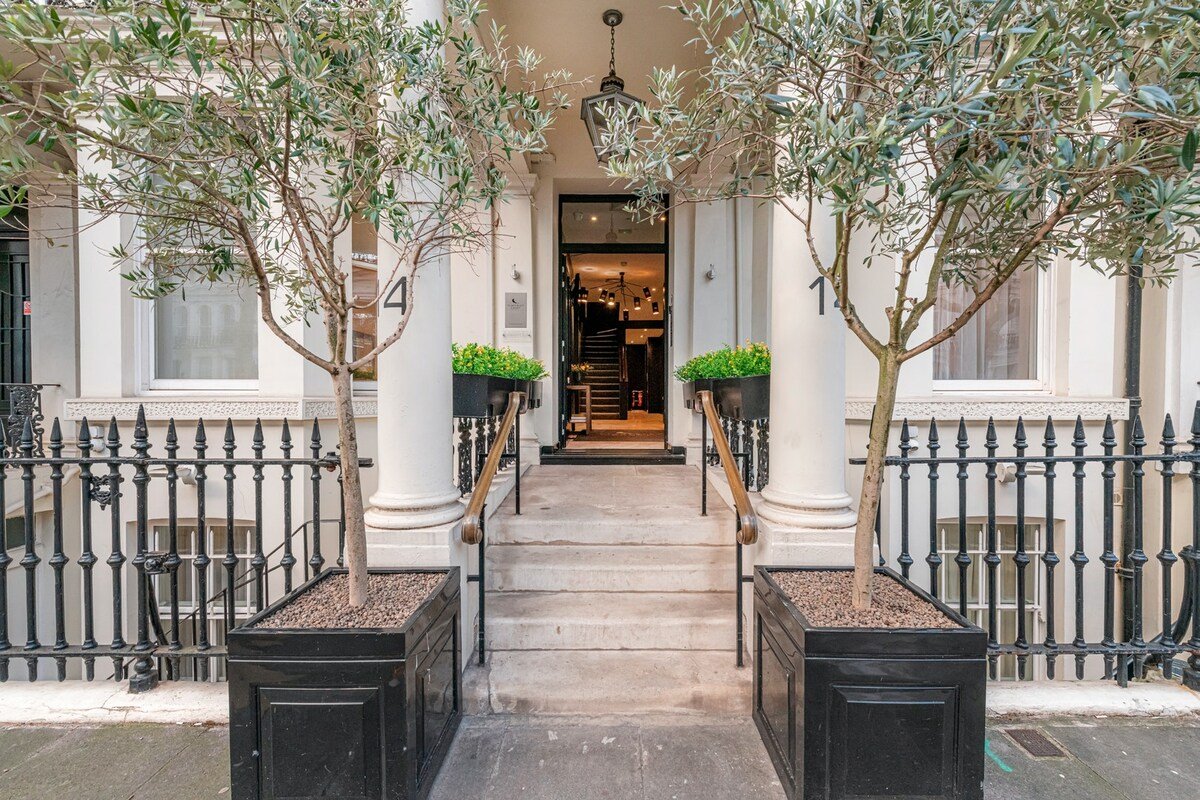 Knightsbridge Deluxe Two Bedroom Apartment gallery image 3