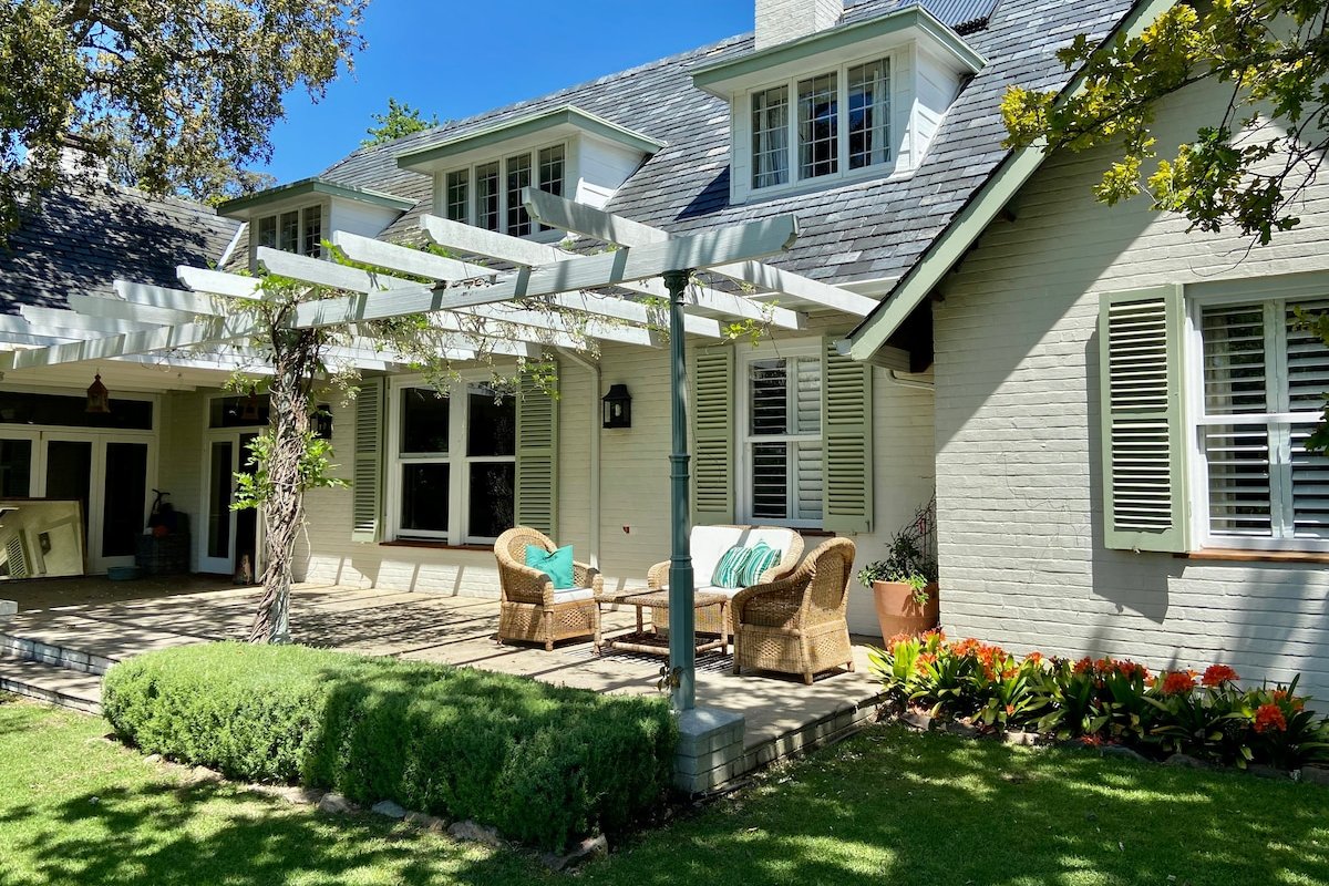 Poolside paradise in Cape Town Southern Subs gallery image 2