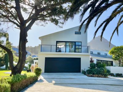 Modern House Set Within Beautiful Gardens