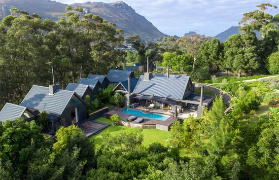 Photo 2 of Villa Maison Noir accommodation in Hout Bay, Cape Town with 5 bedrooms and 5 bathrooms