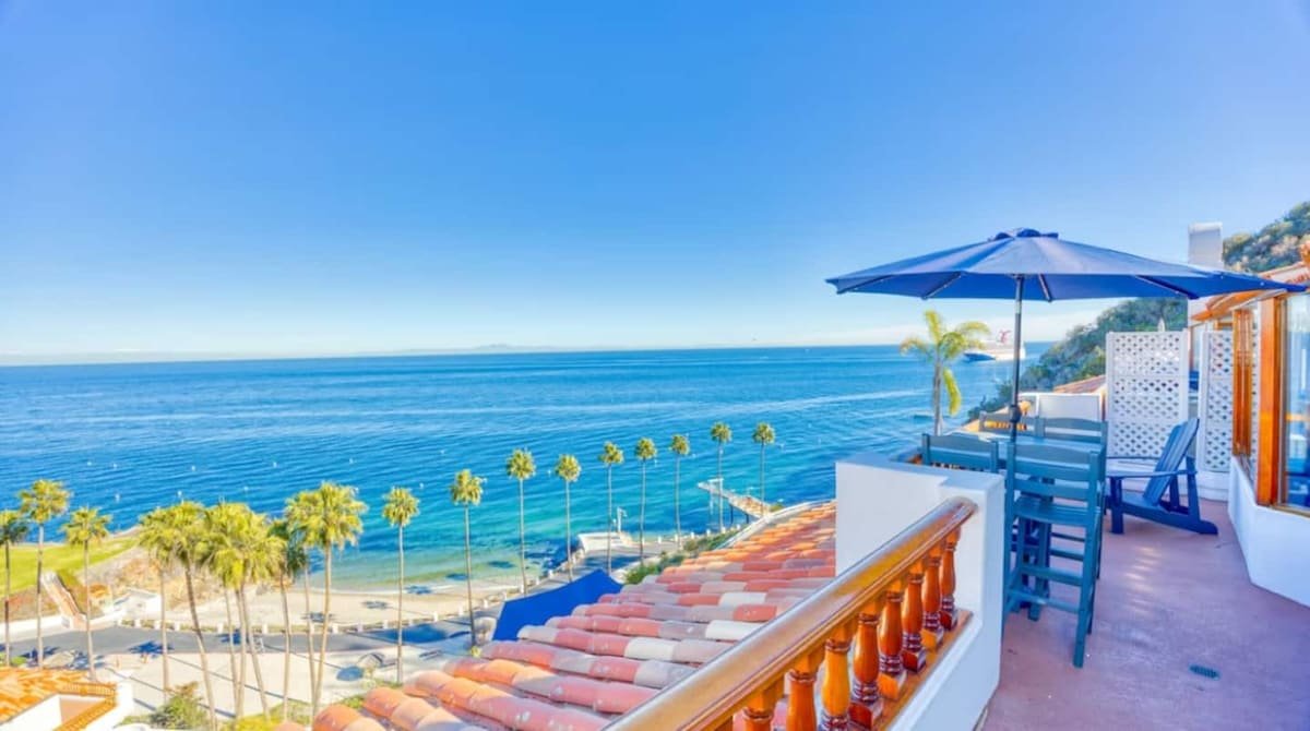 Catalina Island getaway with 6 seat golf cart A/C gallery image 2