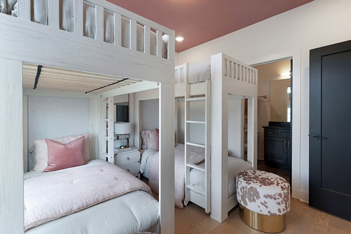 The Outlaw gallery image 4