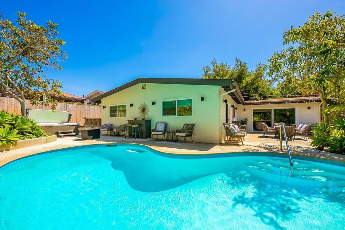 Private Pool Oasis-hot tub, yard, close to beach gallery image 3