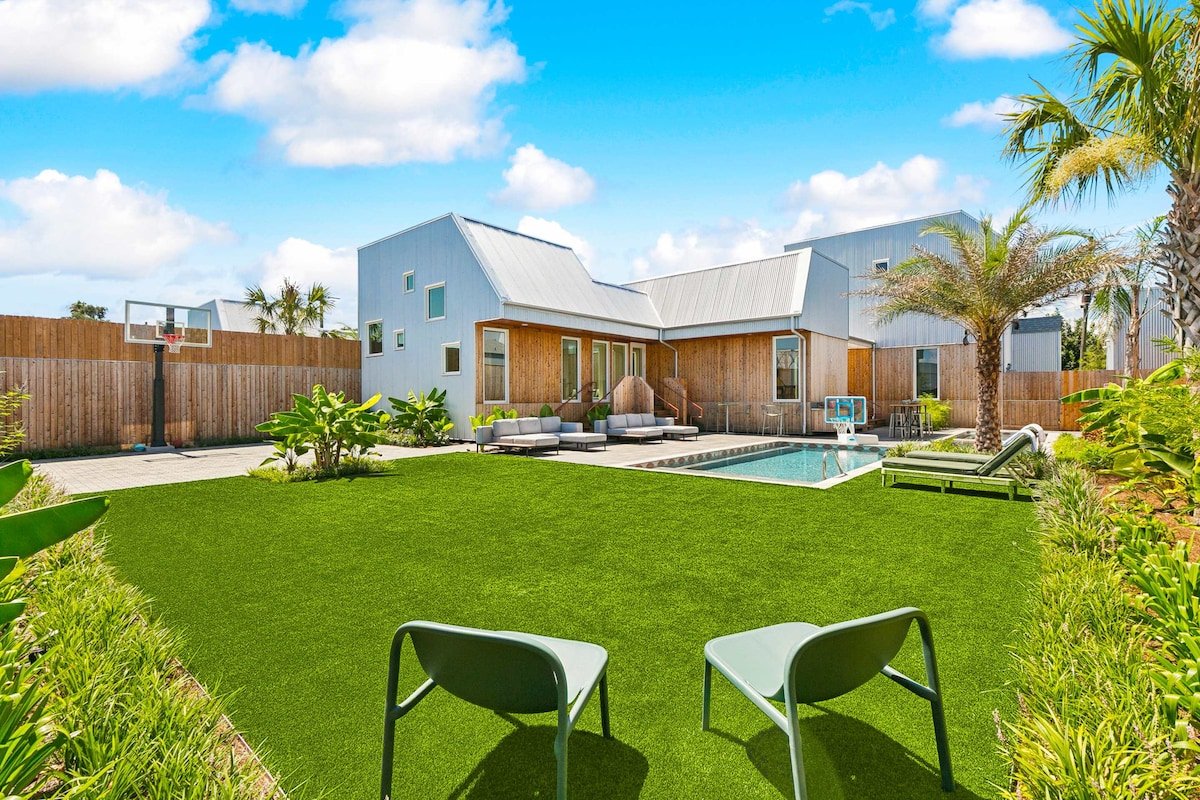 The Cocodrie | Private 12BR Hotel – Pool, Spa gallery image 2