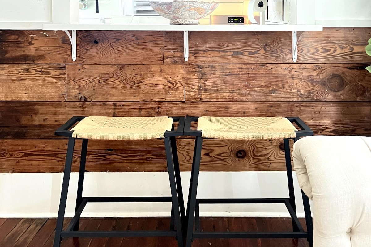 The Carriage House in Fairmount – 6 beds, 3 baths gallery image 3