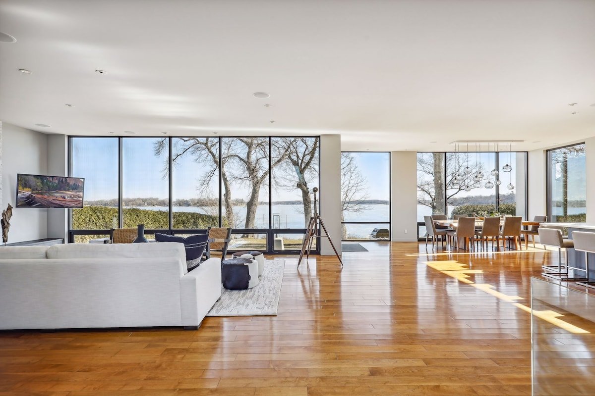 The LUXE on Minnetonka | Private Waterfront gallery image 2