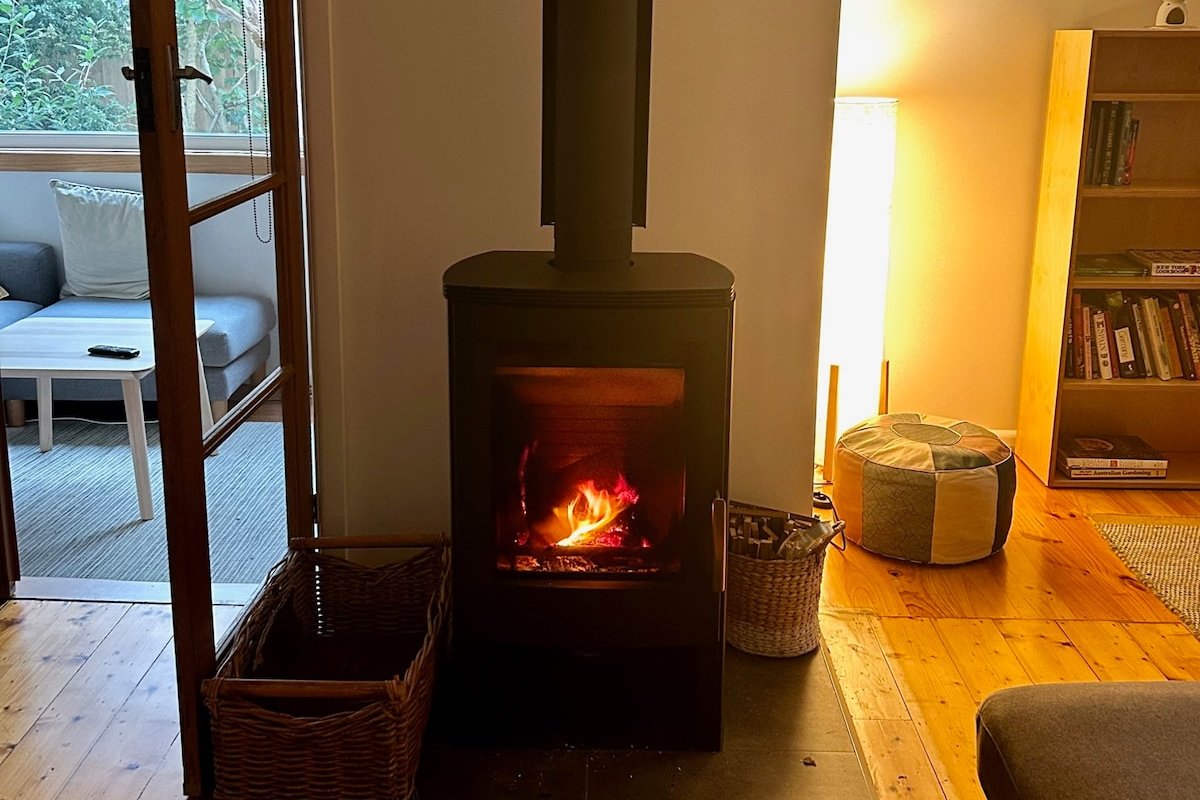 Paperbark House – Walking Distance to Everything! gallery image 3