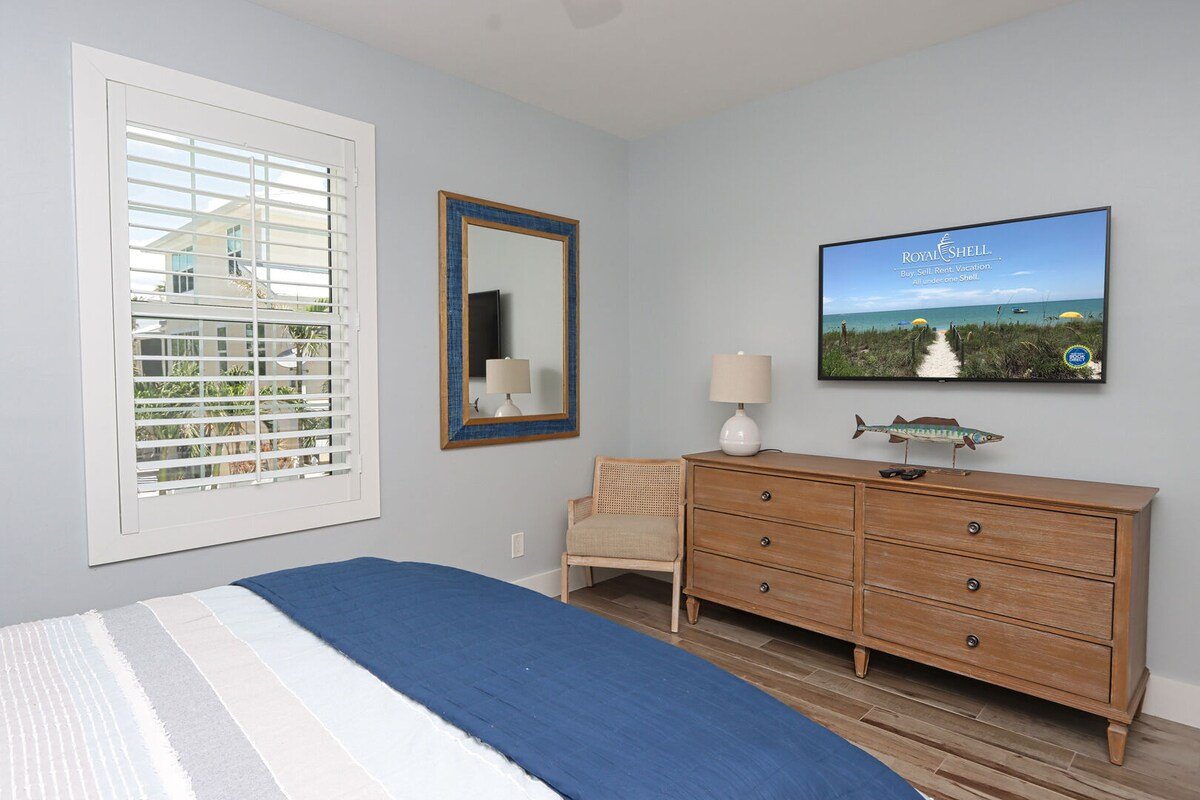 Into The Mystic – Beautiful Remodeled Home gallery image 5