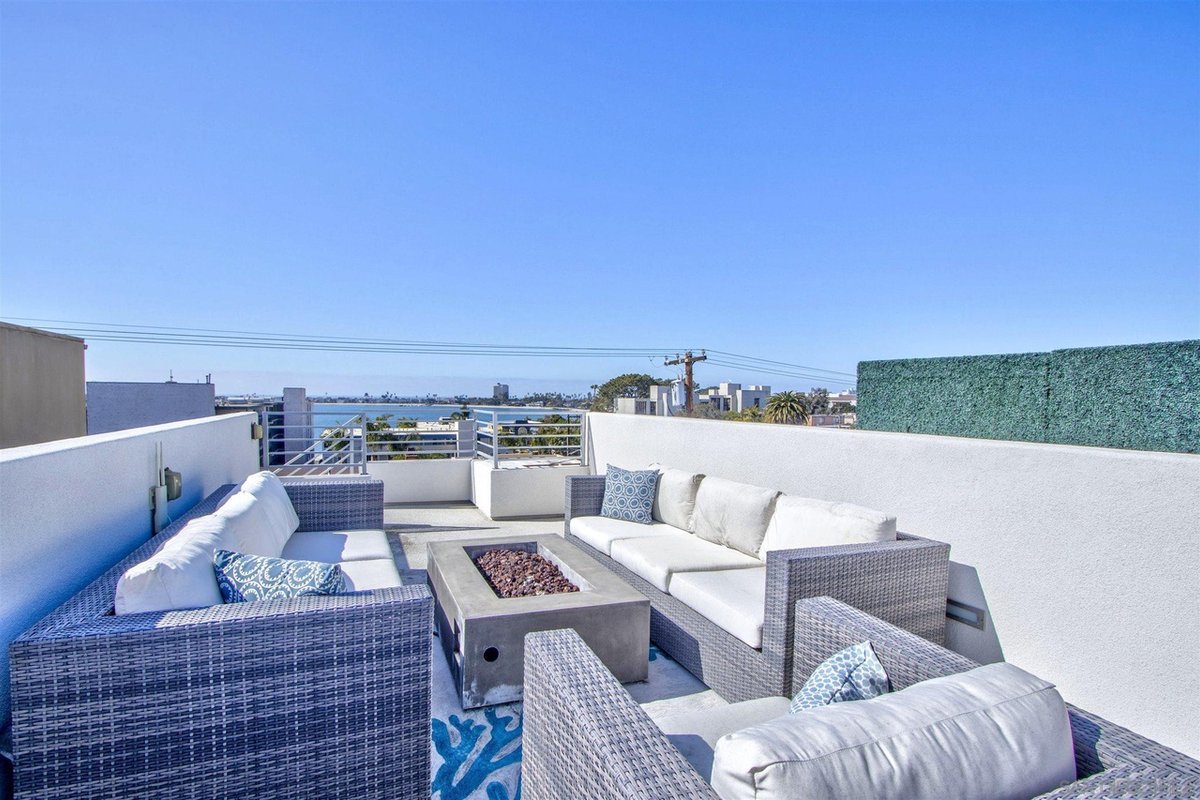 4BR Luxury | Bay Views | Rooftop | AC | Fire Pit
