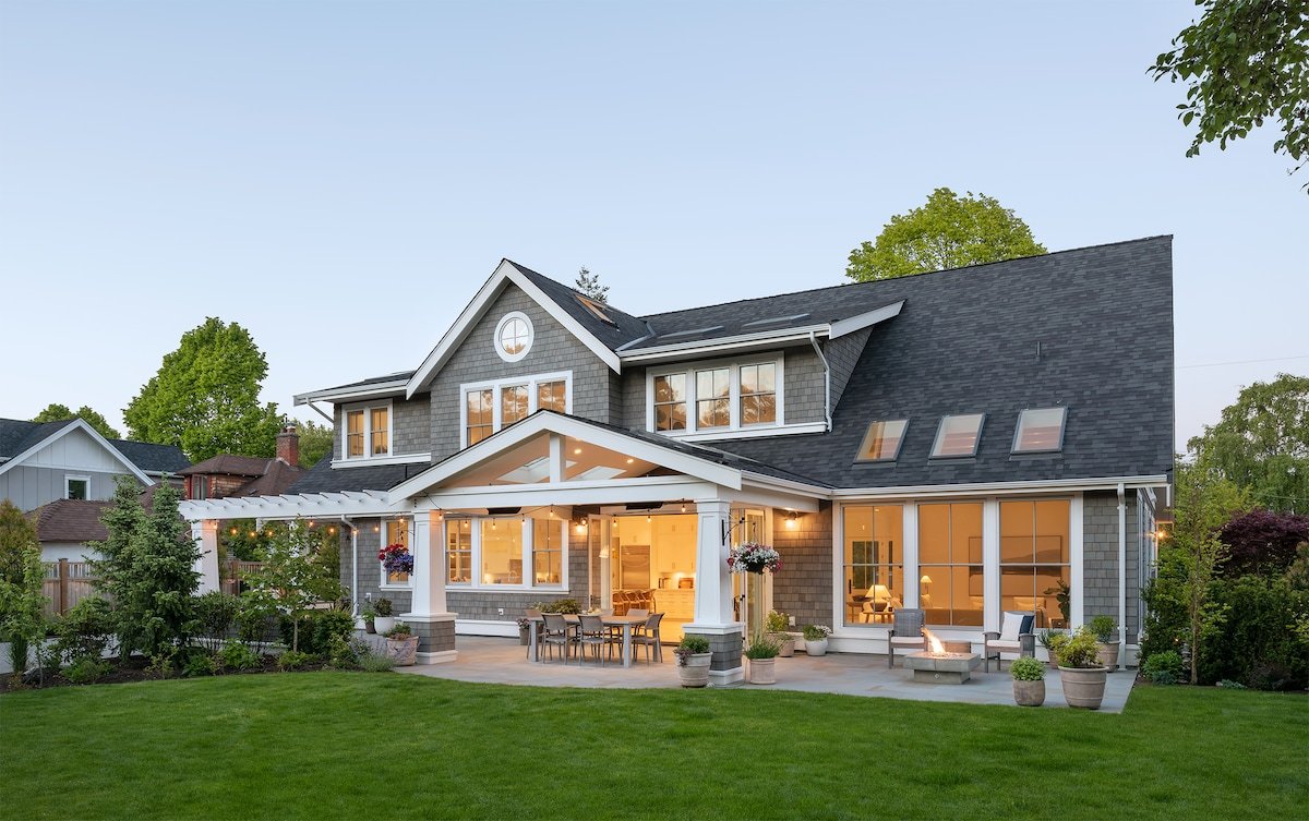 Luxury family home steps from the ocean gallery image 2