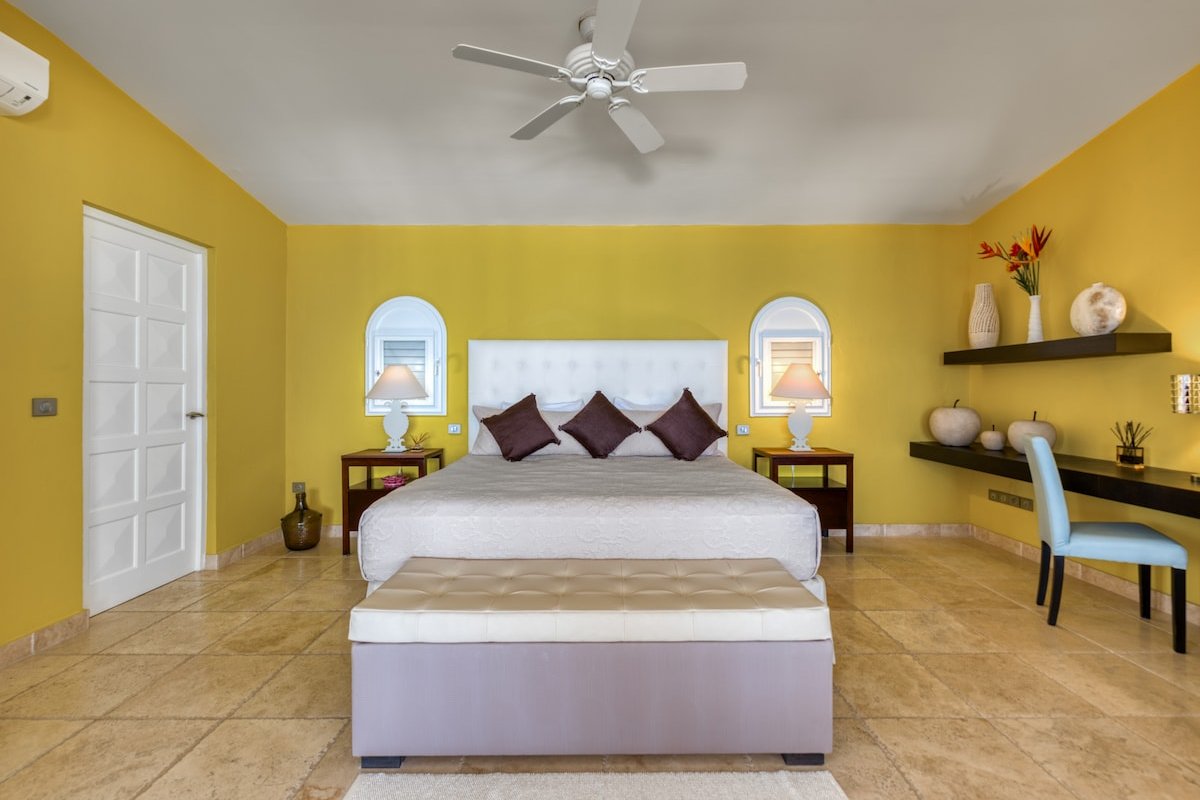 La Vie en Bleu gallery image 4