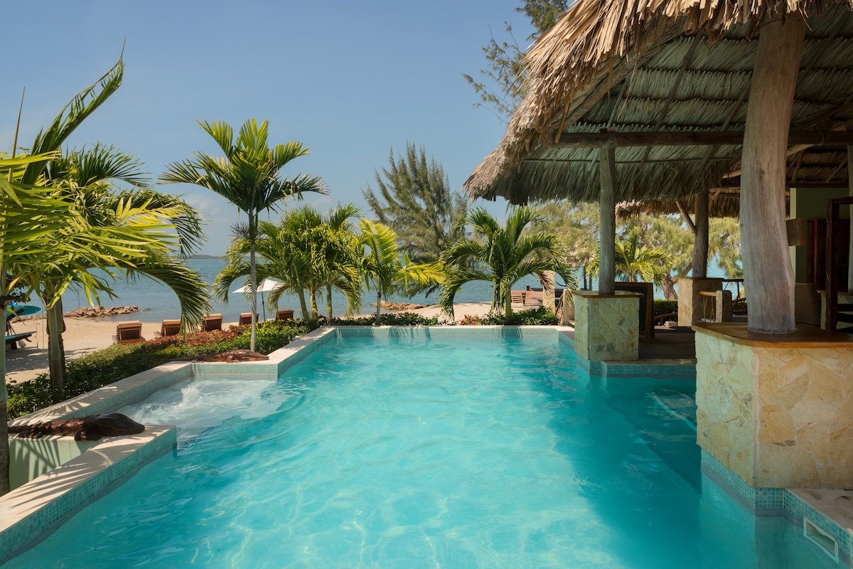 Little Harvest Caye gallery image 3