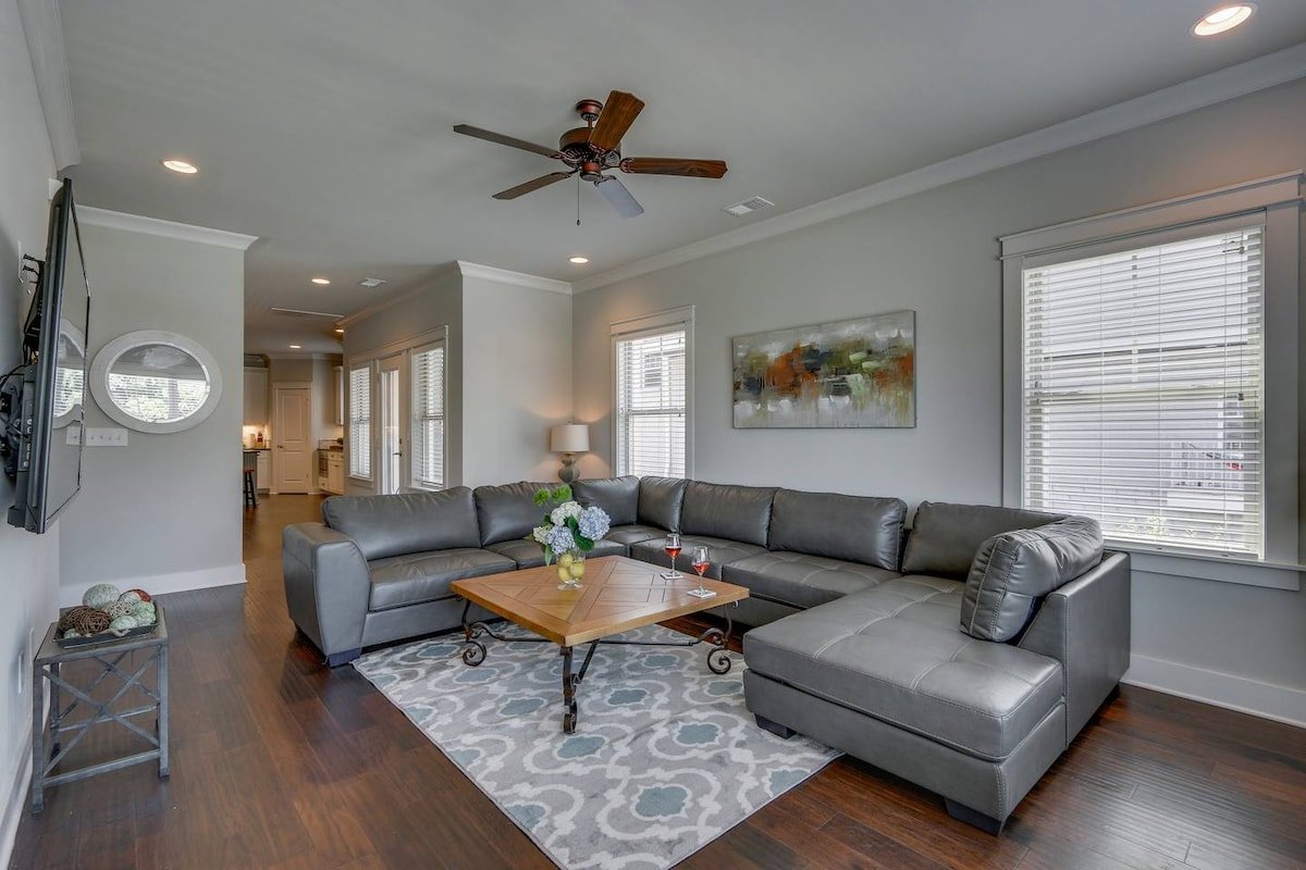 Twin Belmont Homes w/ 8 King Rooms, 4 Living Rooms gallery image 2