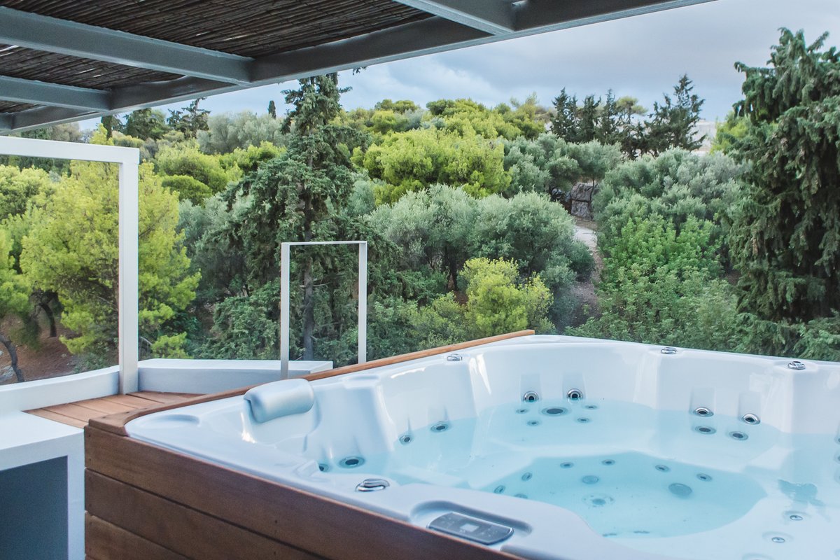 Senior-Acropolis Luxury 3-Bdr Apt./Outdoor Jacuzzi