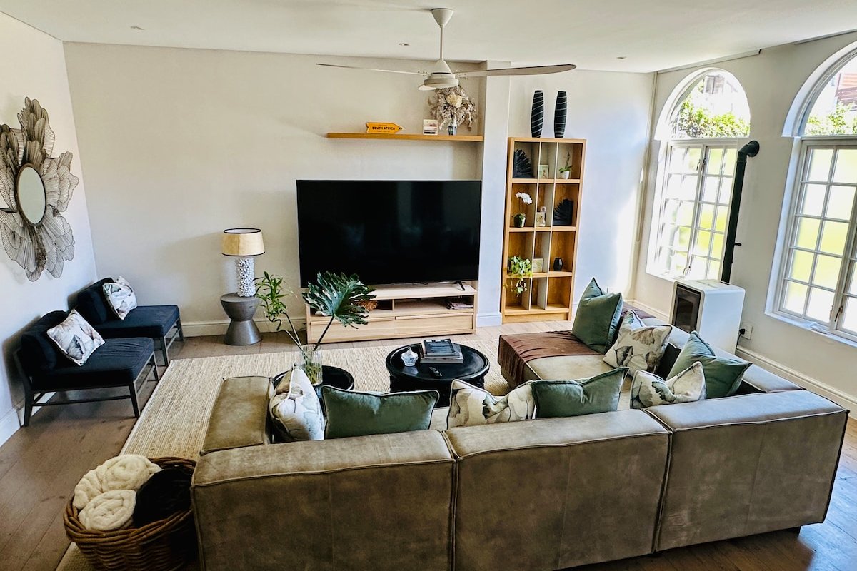 3 Anchor Bay Luxury Home gallery image 3