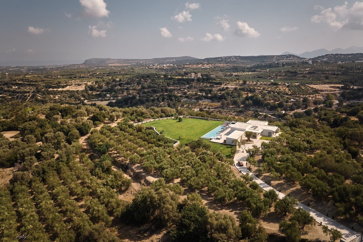 Gavras Exclusive Villa II, Pool & Heated Whirlpool gallery image 3