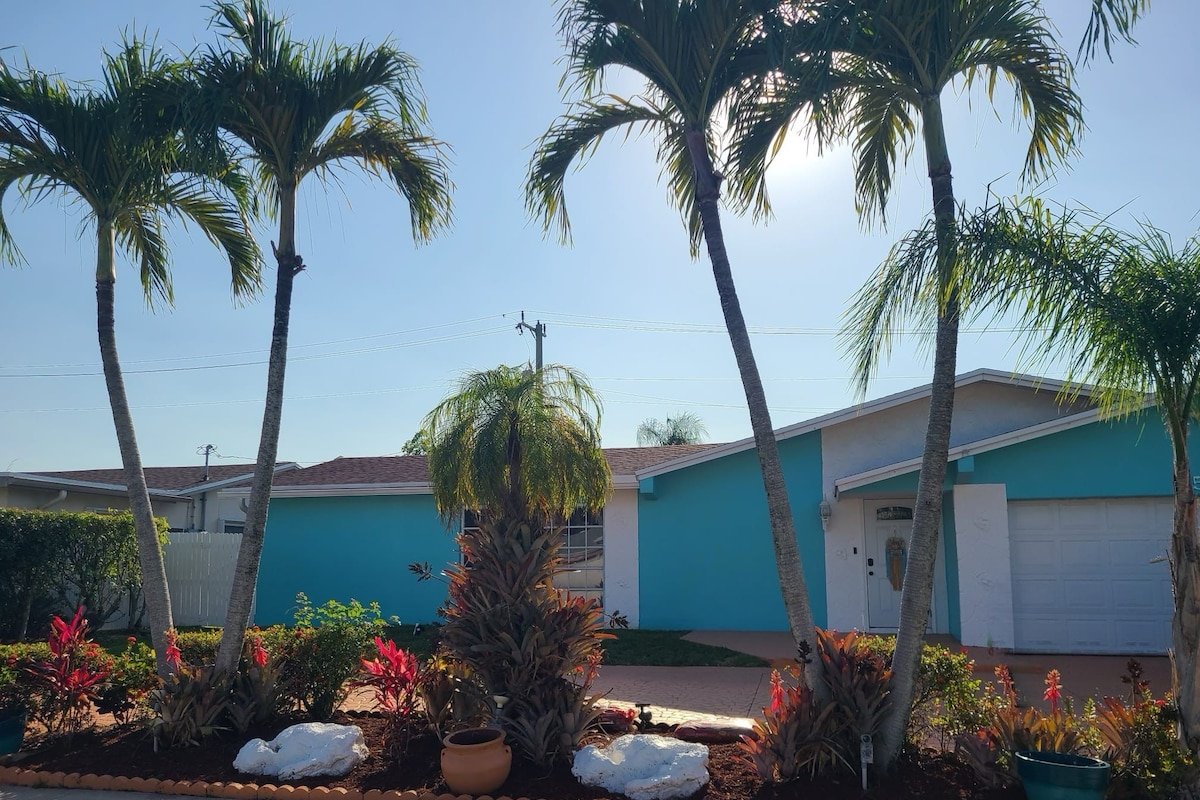 Modern Home with Heated Pool. Flexible Check In. gallery image 2