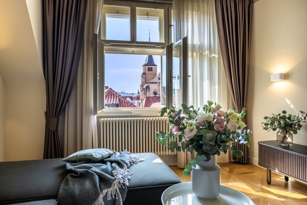 Luxury 2 bedroom apartment with AC in the Old Town gallery image 3