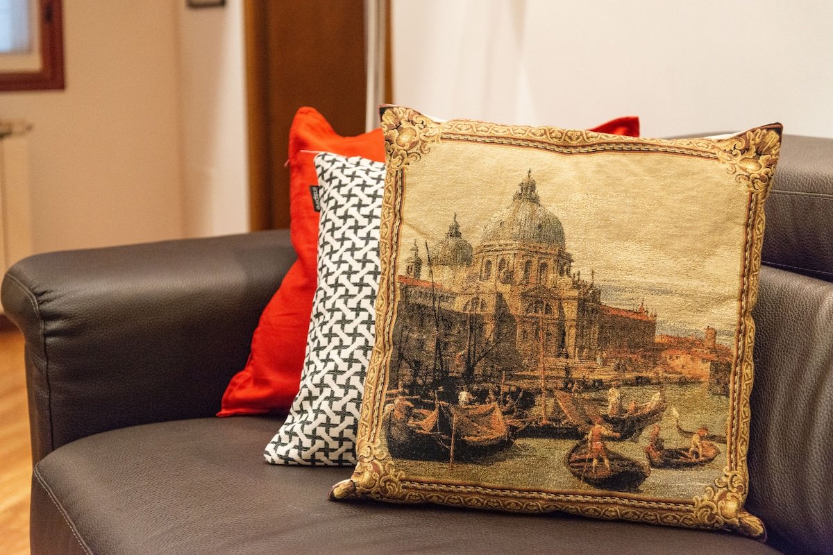 Leon 1014 gallery image 3