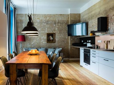 2-Bedroom Deluxe Apartment with Balcony