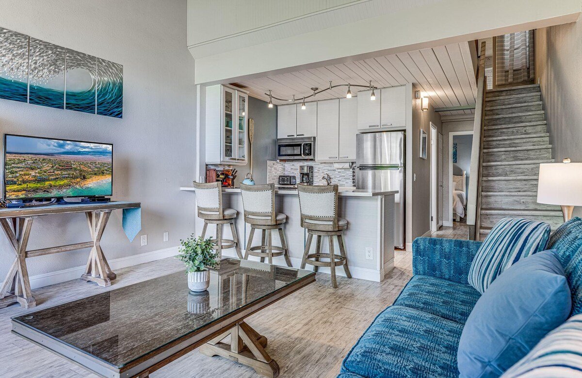 Great location, Stylish Beachy Condo With Upgraded gallery image 3