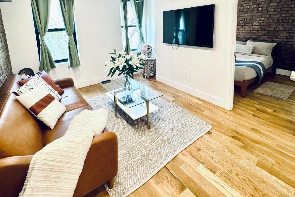 Modern Elegance Meets Comfort 2 Bedrooms- 2 Baths gallery image 3