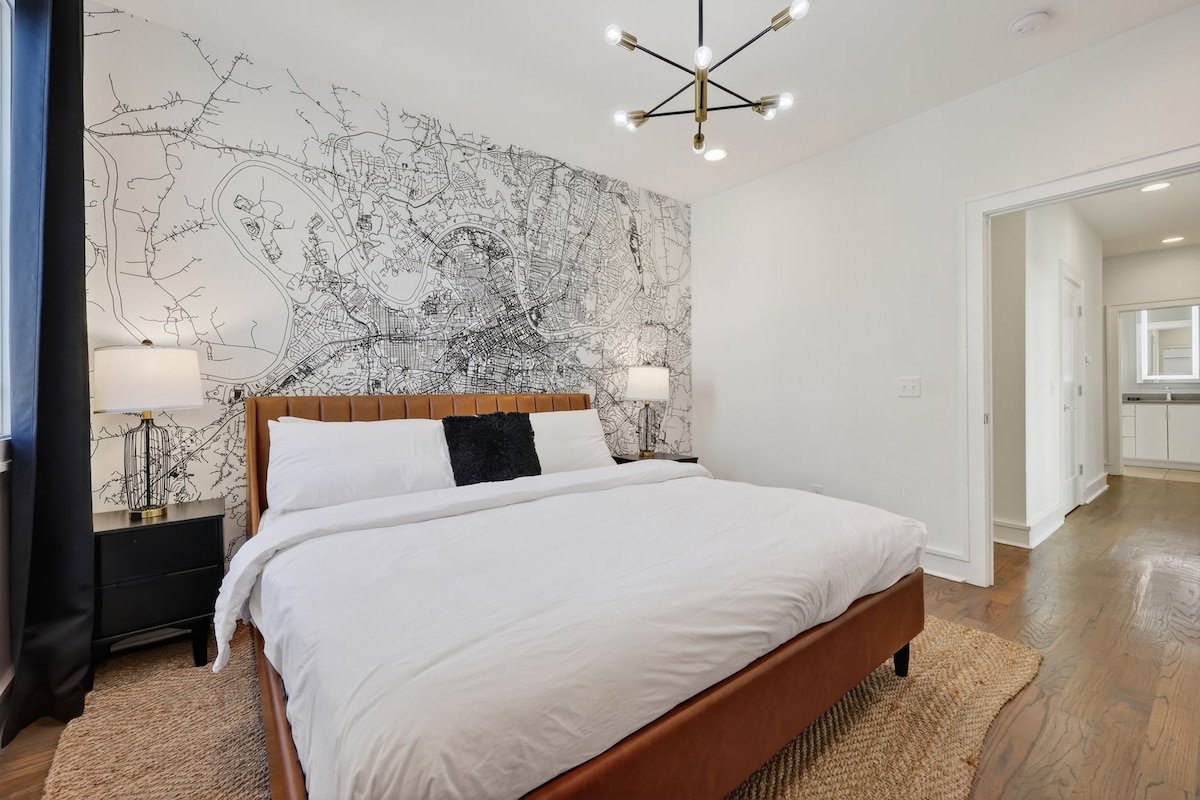 7BR Downtown Nashville • Gulch Rooftop Deck gallery image 5