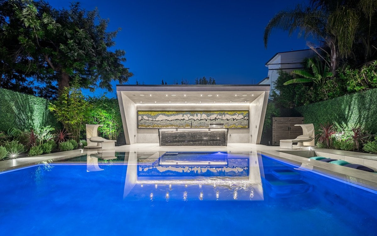 Lux Mansion near Universal Studios gallery image 3