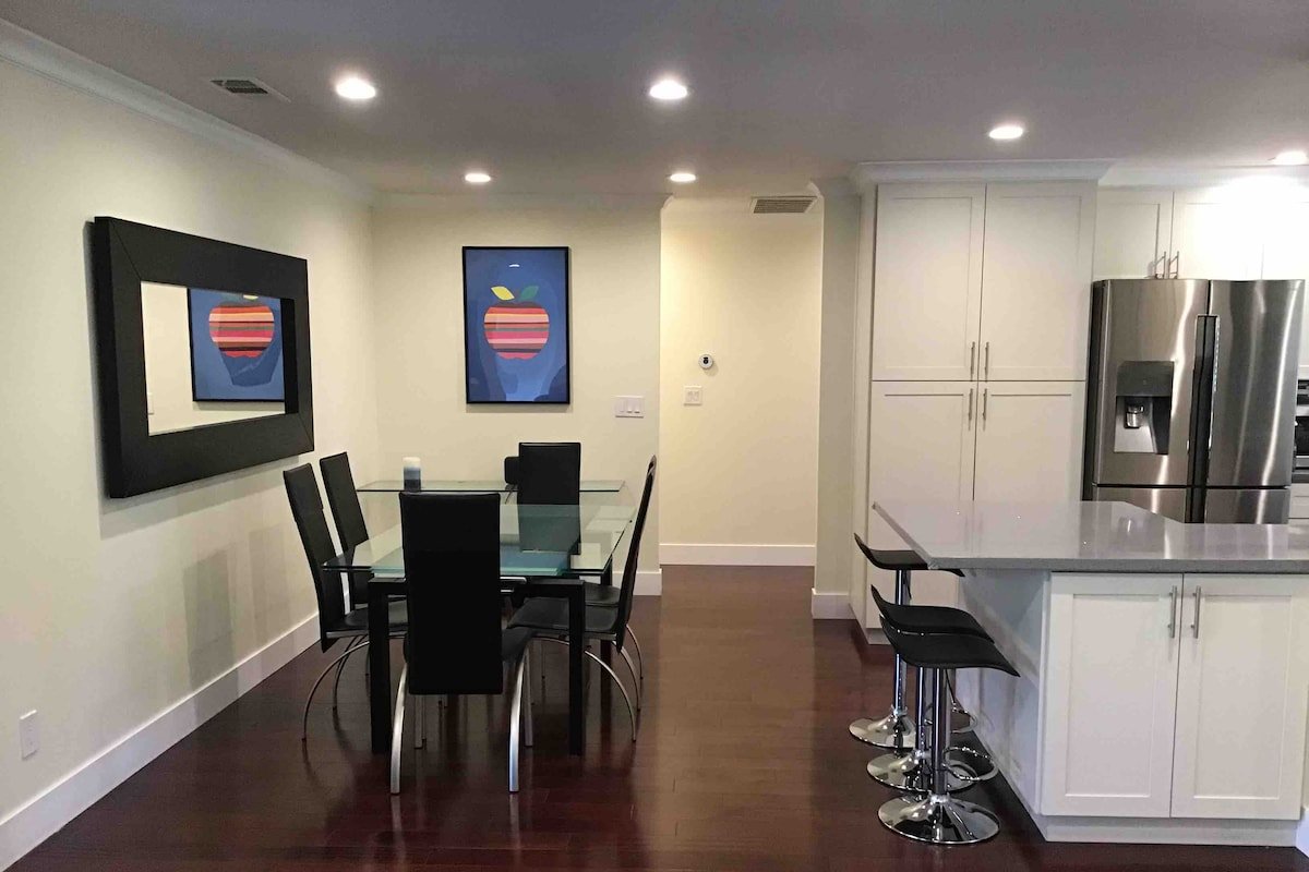 Luxury 4-Suite Carbon-Neutral Home With Pool gallery image 5