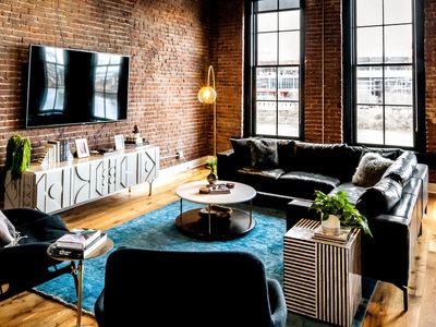 Luxury Loft w/ River View – 1 block from Broadway