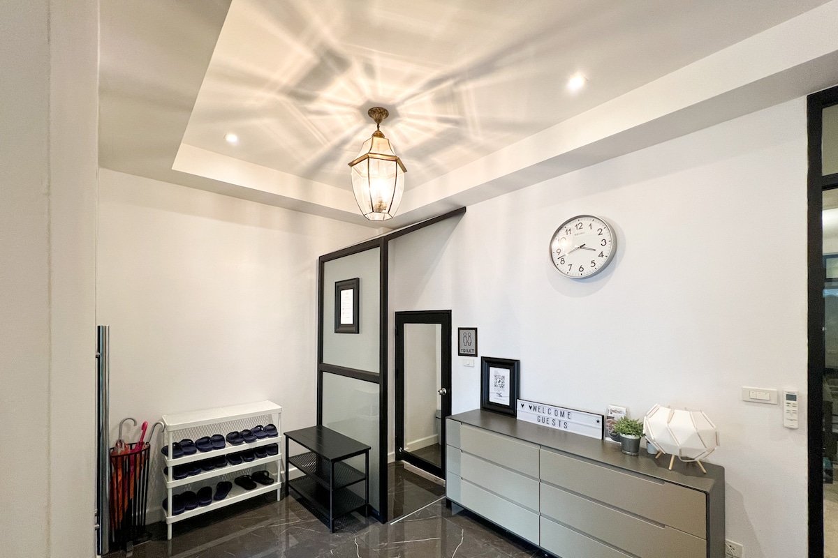 Neveu:The Penthouse, 5 bedrooms Apt@MRT Sutthisan gallery image 3