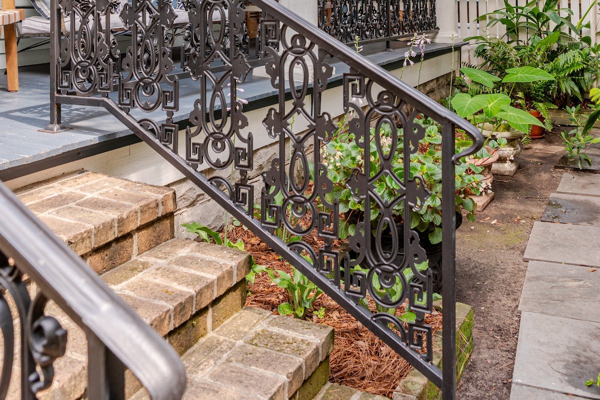 Uptown Victorian Townhouse 3 King Ensuite Bedrooms gallery image 2
